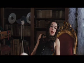 Sabrina Impacciatore in Pane E Burlesque