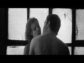 Emma Bading in Dear Thomas