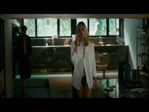 Emma Moortgat in Dealer