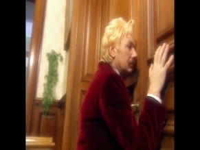 Elena Morozova in Persiki I Perchiki. Kurtuaznyye Istorii