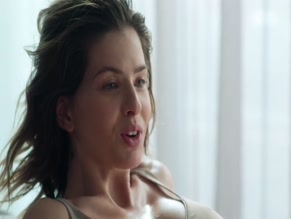 Maria Eugenia Suarez in Terapia Alternativa