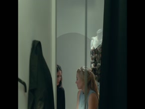Louise Orry-diquero in Swan In The Center