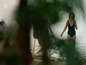 Susu Padotzke Nude Scene in Hubert Ohne Staller