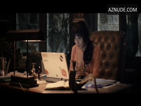 Adriana Louvier in Mas Negro Que La Noche