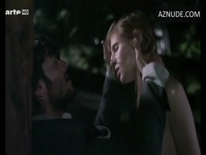 Agathe Bonitzer in Je Suis Une Ville Endormie
