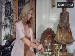 Alexandra Delli Colli in Zombie Holocaust