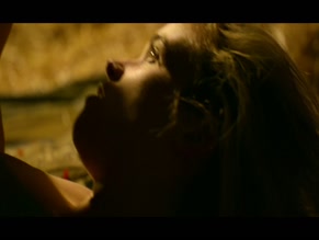 Alice Englert in Ratched