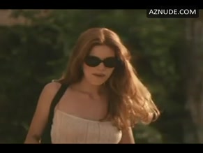 Amelia Heinle in Liar's Poker