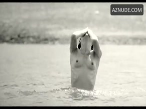 Anne Brochet in Dust