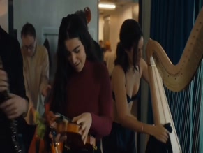 Ambre Larrazet in Philharmonia