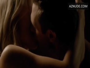 Beth Riesgraf in Complications