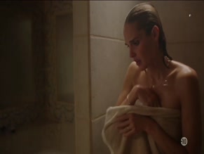 Camille Lou in Jai Menti
