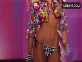 Candice Swanepoel in The Victoria's Secret Fashion Show 2009