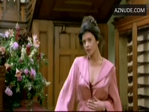 Catherine Zeta-jones in Splitting Heirs