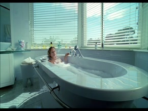 Elodie Navarre in Gomez AND Tavares