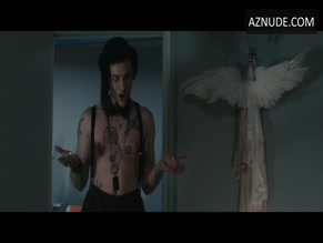 Dominique Tipper in Mindgamers