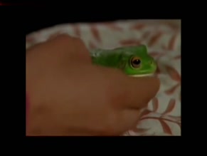 Anja Knauer in Kuss Mich, Frosch