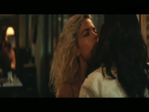 Elektra Jansson-kilbey in Shantaram