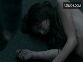 Eline Powell in Siren