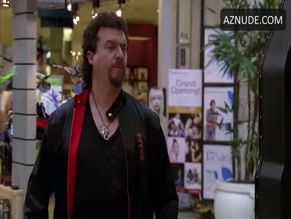 Elizabeth De Razzo in Eastbound And Down