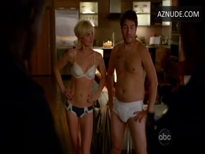 Eliza Coupe in Happy Endings