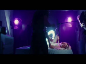 Ella Leyers in Zillion