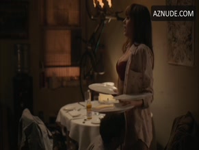 Ella Purnell in Sweetbitter