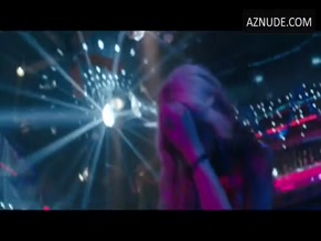 Elle Evans in Scouts Guide To The Zombie Apocalypse
