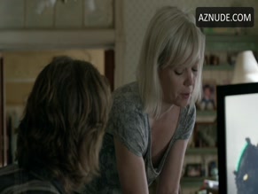 Emily Bergl in Shameless