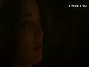Emma Dumont in T@agged
