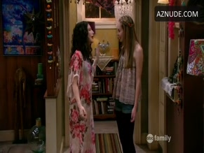 Erin Sanders in Melissa AND Joey