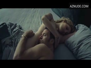 Evelyne Brochu in Cafe De Flore