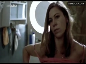 Jule Bowe in Close