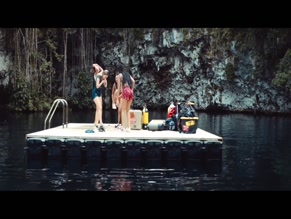 Sophie Nelisse in 47 Meters Down: Uncaged