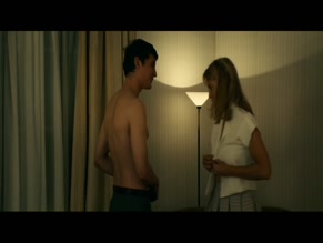 Virginie Efira in Un Amour Impossible