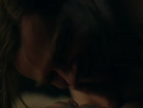 Sophie Skelton in Outlander