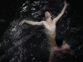 Cylia Malki in Carpe Diem