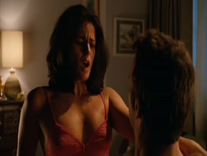 Eileen Grubba in Hung