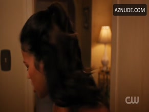 Gina Rodriguez in Jane The Virgin