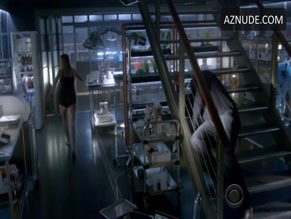 Gracie Dzienny in Zoo