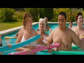 Julia Piaton in Big Is Beautiful