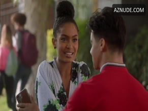 Halle Bailey in Grown-ish