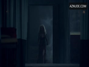 Hanna Mangan Lawrence in Spartacus