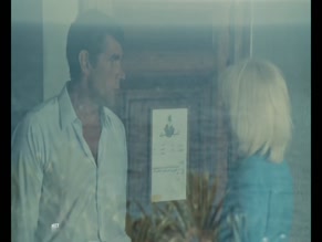 Mireille Darc in La Valise