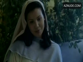 Idalis Deleon in Six Feet Under