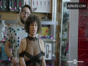 Ilana Glazer in Broad City