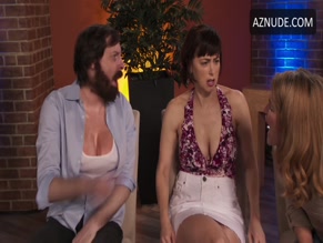 Iliza Shlesinger in The Iliza Shlesinger Sketch Show
