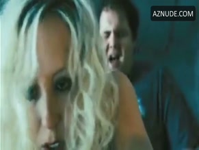 Isabelle Blais in Borderline