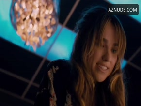 Jacqueline Byers in Roadies