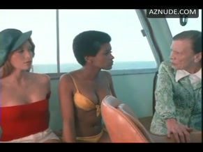 Jeannie Bell in Policewomen